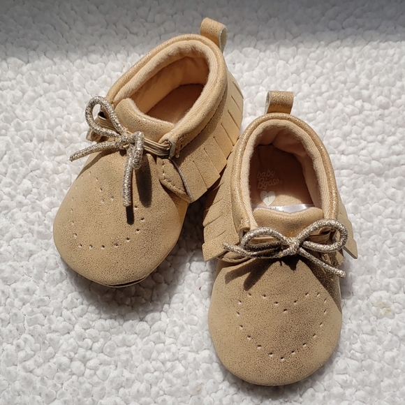 OshKosh B'gosh Other - (0-3m) tan sparkle baby shoes